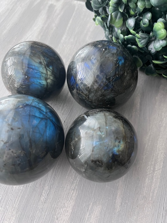Labradorite sphere - Picture 5 of 9